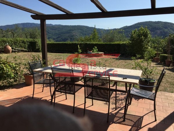 casa indipendente in vendita a Pescia