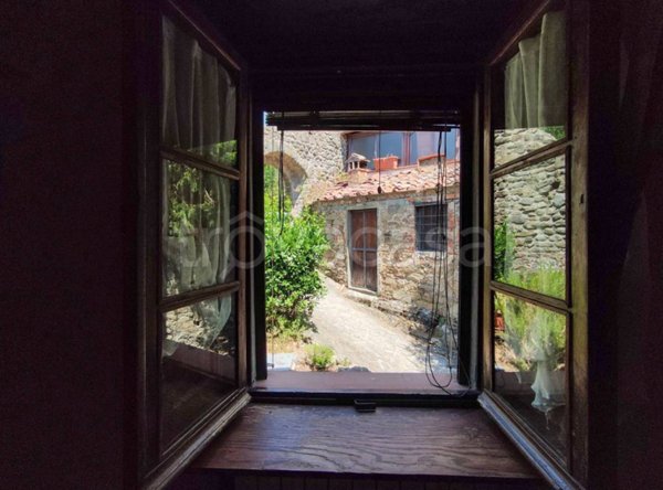 casa indipendente in vendita a Pescia in zona Collodi