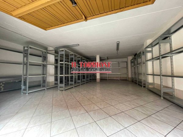 locale commerciale in vendita a Pescia