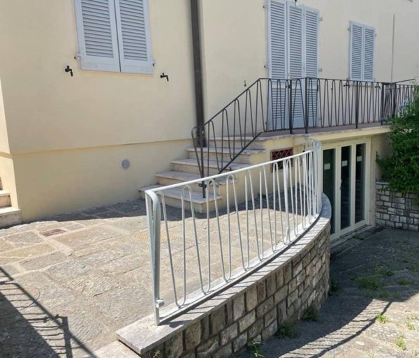 casa indipendente in vendita a Pescia