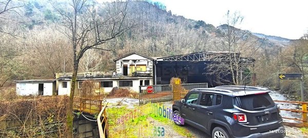 appartamento in vendita a Pescia in zona Sorana