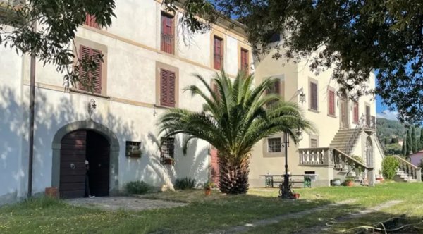casa indipendente in vendita a Pescia