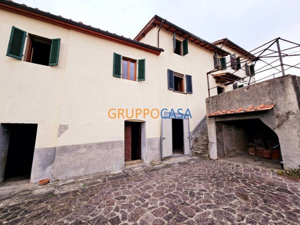 casa indipendente in vendita a Pescia