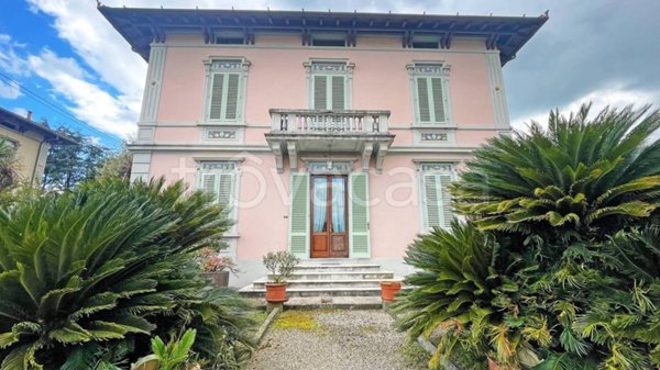 casa indipendente in vendita a Pescia