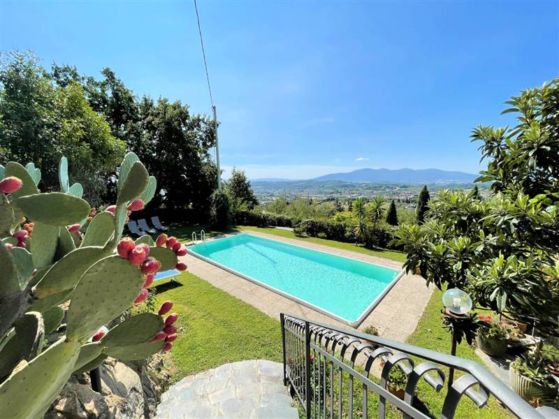 casa indipendente in vendita a Pescia