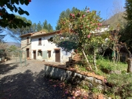 casa indipendente in vendita a Pescia in zona Vellano