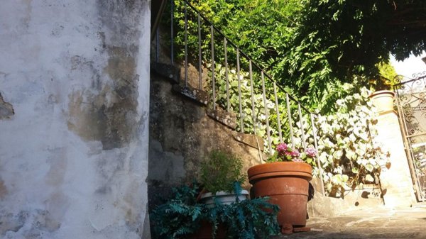 casa indipendente in vendita a Pescia