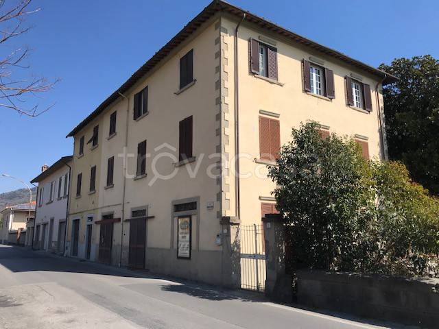 casa indipendente in vendita a Pescia