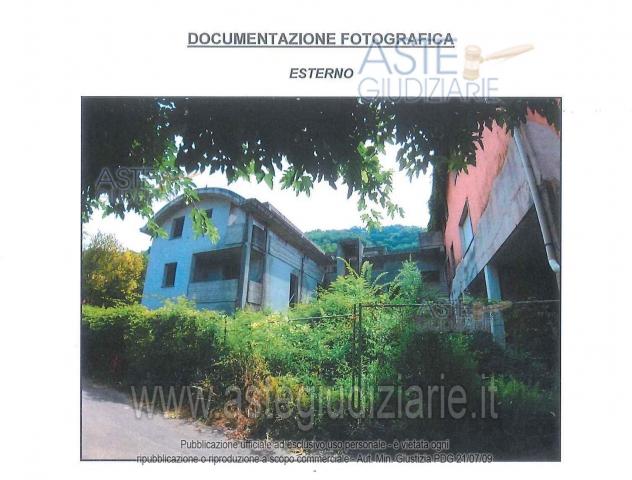 casa indipendente in vendita a Pescia