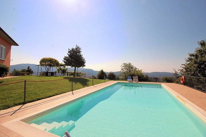 casa indipendente in vendita a Pescia