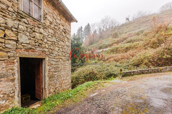 appartamento in vendita a Pescia in zona Stiappa