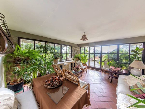 casa indipendente in vendita a Pescia