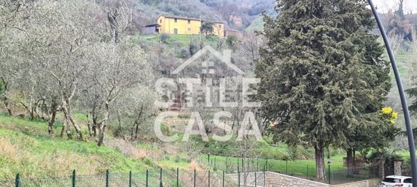 casa indipendente in vendita a Pescia