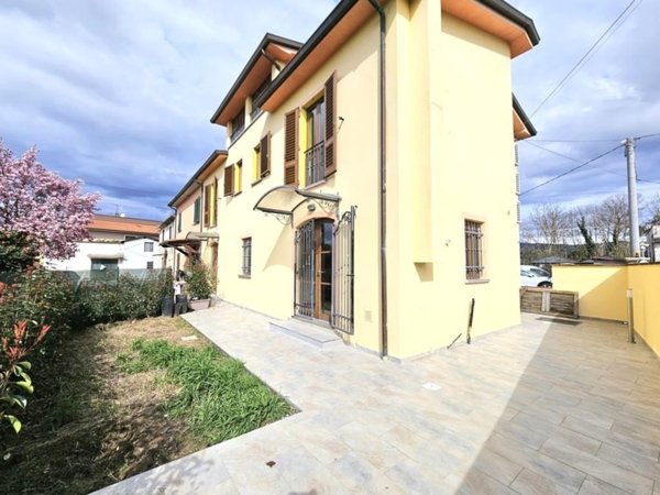 casa indipendente in vendita a Pescia