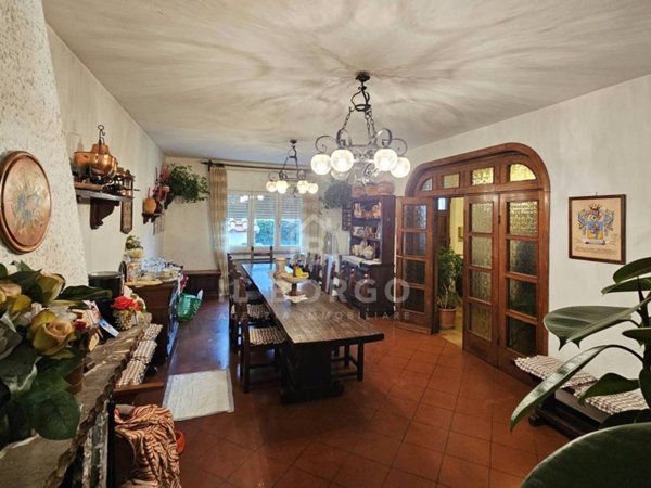 casa indipendente in vendita a Pescia