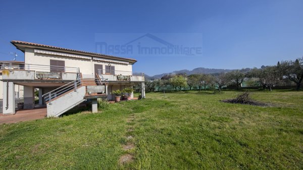 casa indipendente in vendita a Pescia