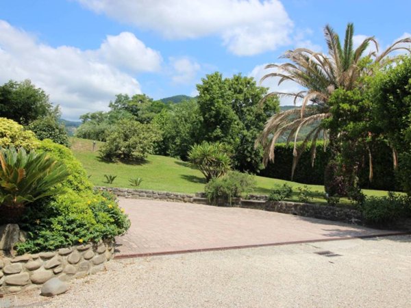 casa indipendente in vendita a Pescia