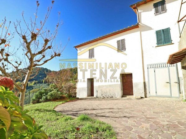 casa indipendente in vendita a Pescia in zona Collodi