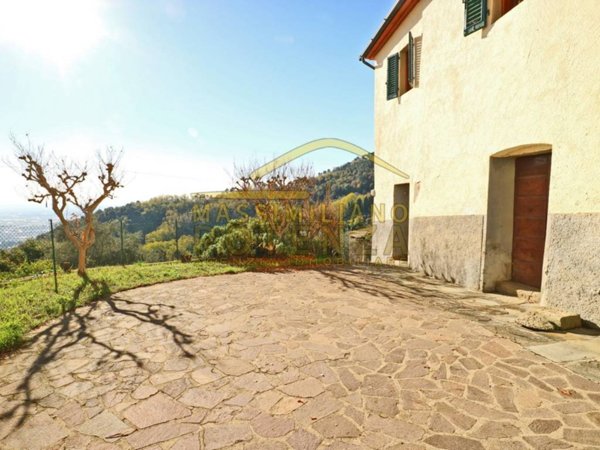 casa indipendente in vendita a Pescia
