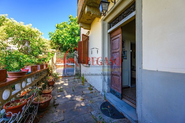 casa indipendente in vendita a Pescia