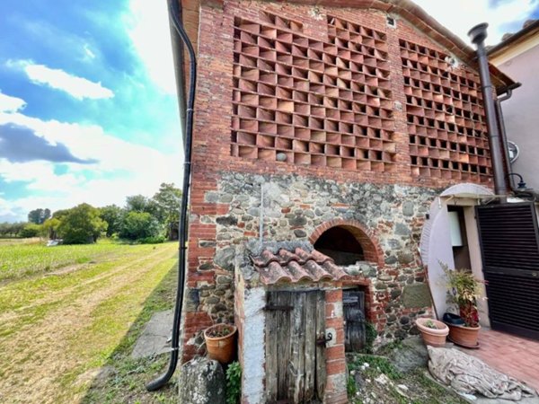 casa indipendente in vendita a Pescia
