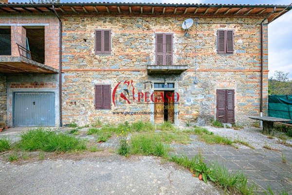 casa indipendente in vendita a Pescia