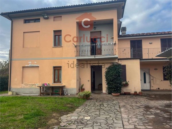 casa indipendente in vendita a Pescia