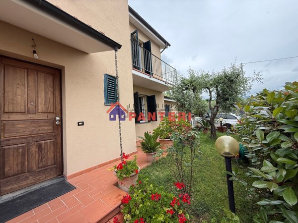 casa indipendente in vendita a Pescia