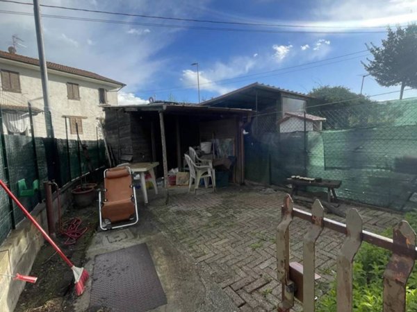 casa indipendente in vendita a Pescia