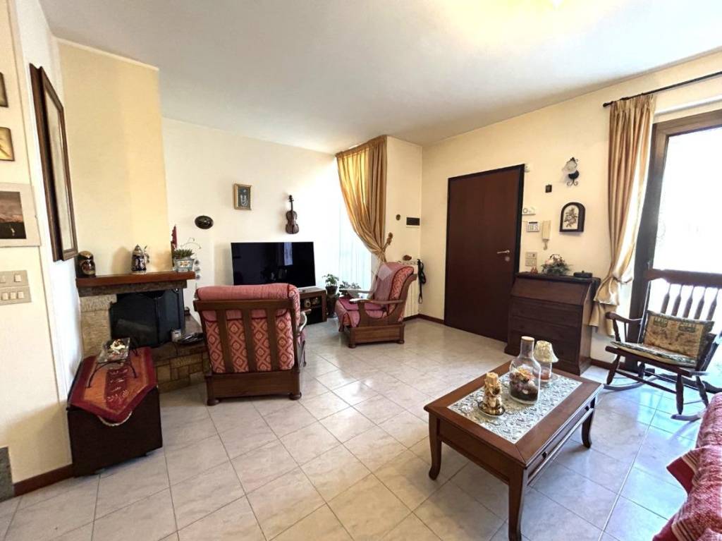 casa indipendente in vendita a Pescia in zona Veneri