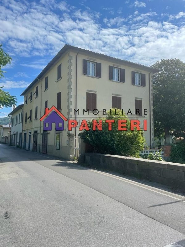 casa indipendente in vendita a Pescia
