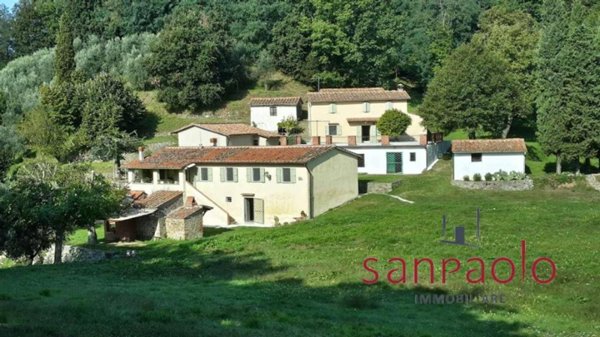 casa indipendente in vendita a Pescia
