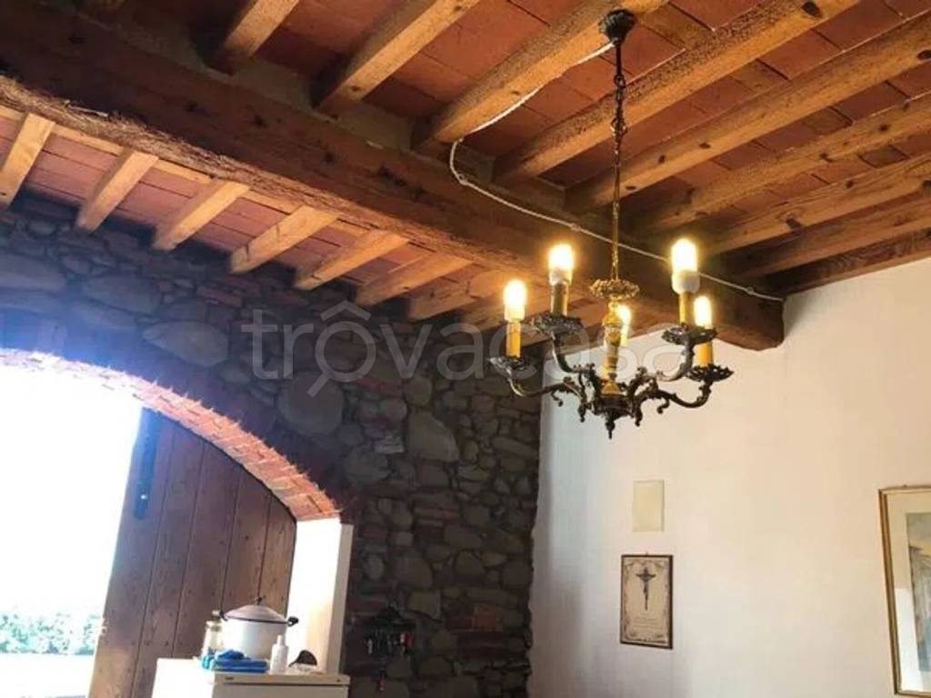casa indipendente in vendita a Pescia