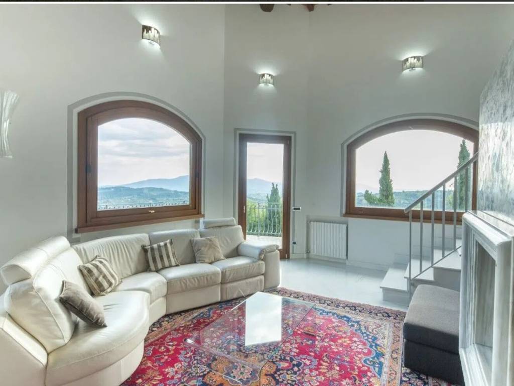 casa indipendente in vendita a Pescia in zona Collodi