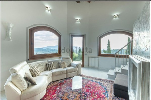 casa indipendente in vendita a Pescia