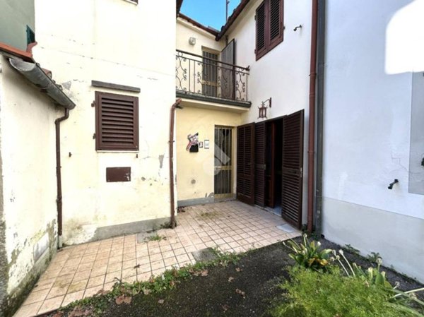 casa indipendente in vendita a Pescia in zona Collodi