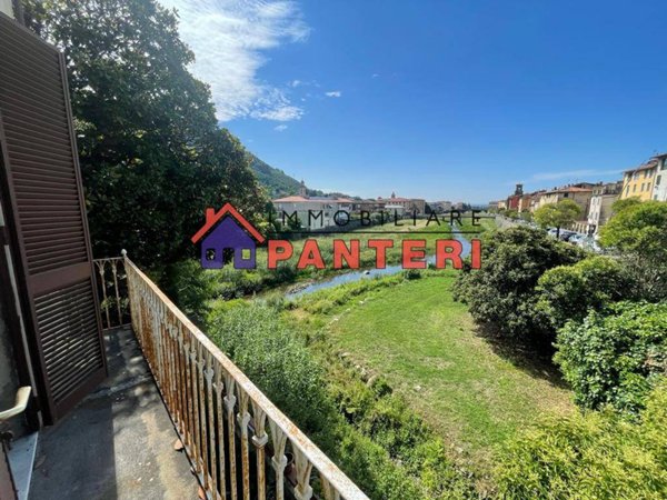 casa indipendente in vendita a Pescia
