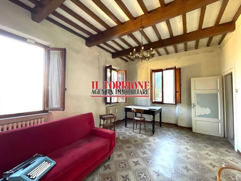 casa indipendente in vendita a Pescia