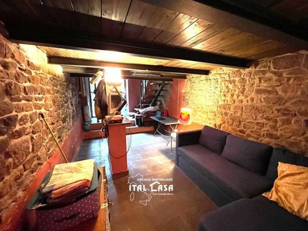 casa indipendente in vendita a Pescia in zona Medicina