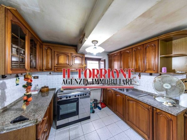 casa semindipendente in vendita a Pescia in zona Veneri