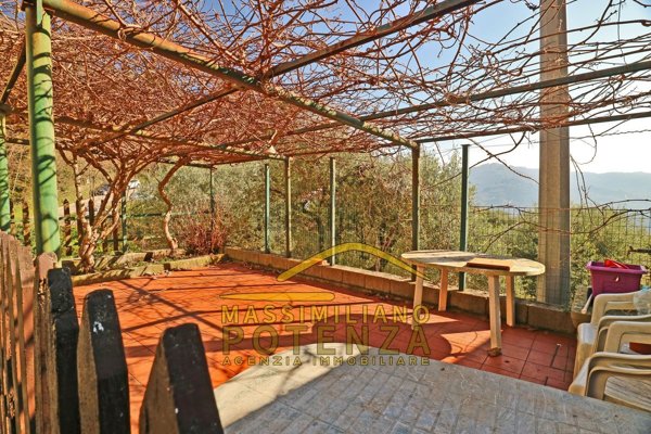 casa indipendente in vendita a Pescia in zona San Quirico