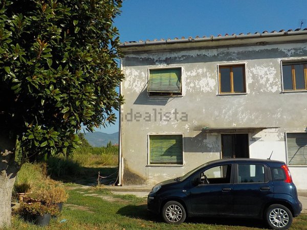 casa indipendente in vendita a Pescia