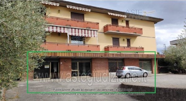 negozio in vendita a Pescia