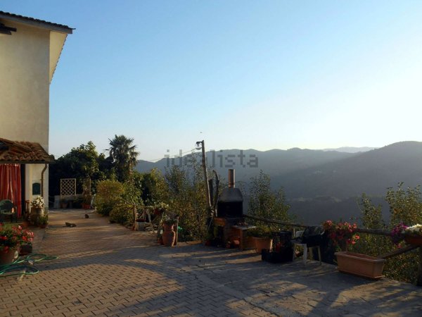 casa indipendente in vendita a Pescia