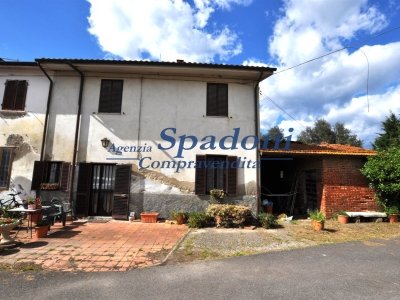 casa indipendente in vendita a Pescia