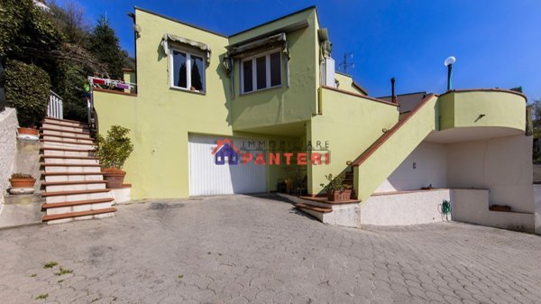 casa indipendente in vendita a Pescia