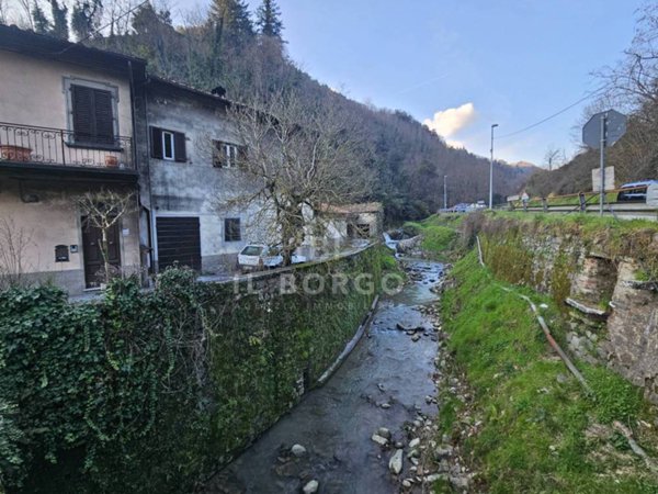 appartamento in vendita a Pescia in zona Pietrabuona