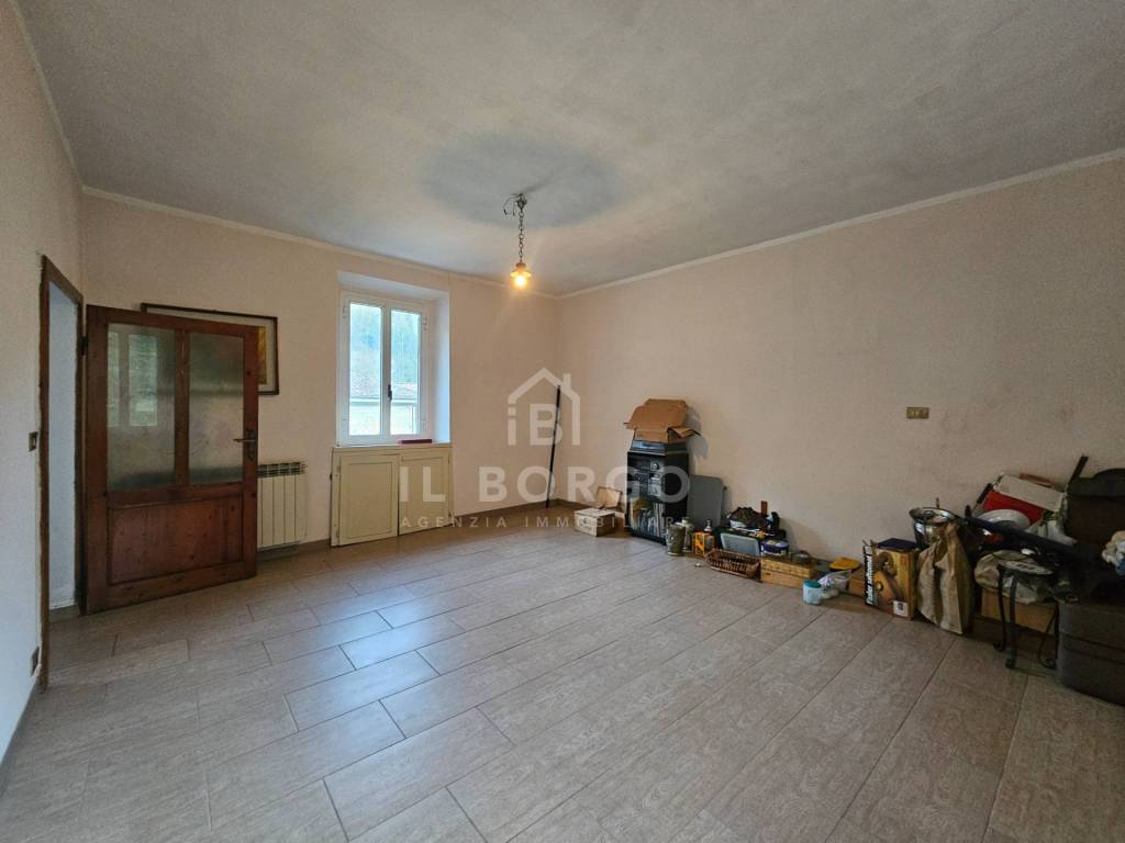 appartamento in vendita a Pescia in zona Pietrabuona