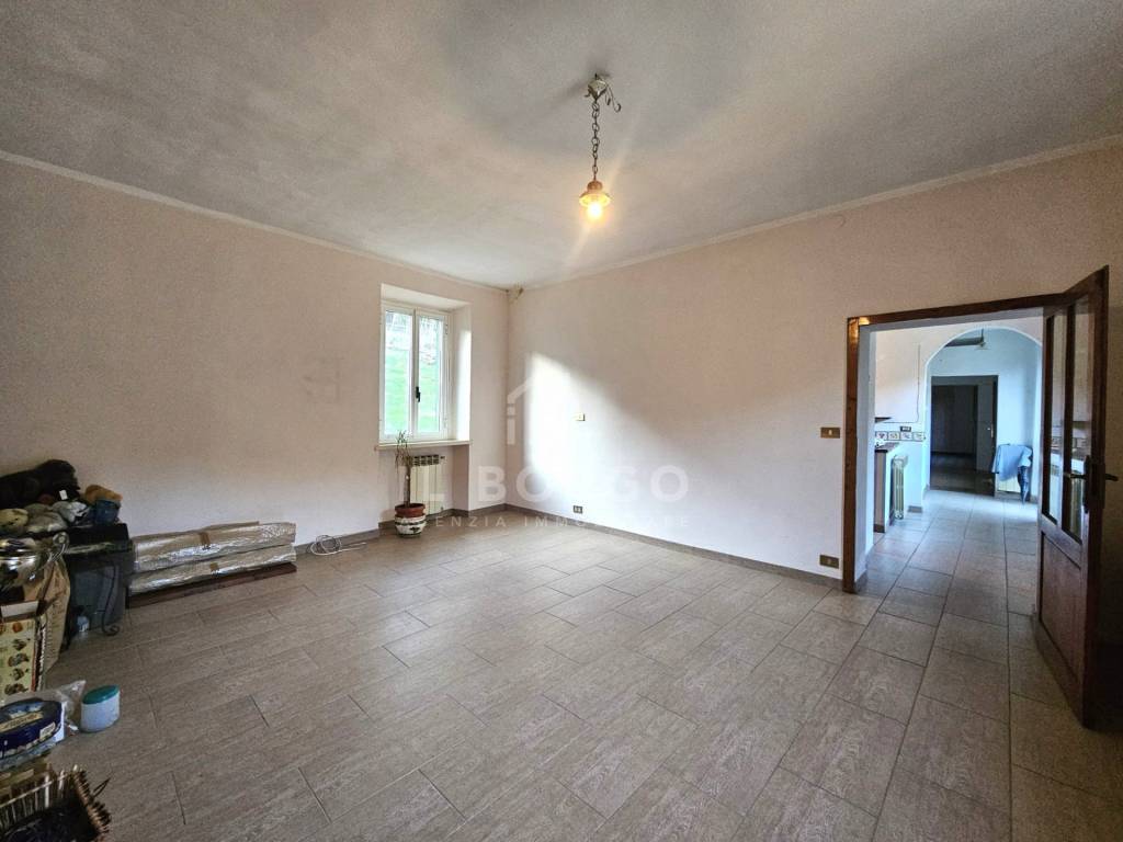 appartamento in vendita a Pescia in zona Pietrabuona