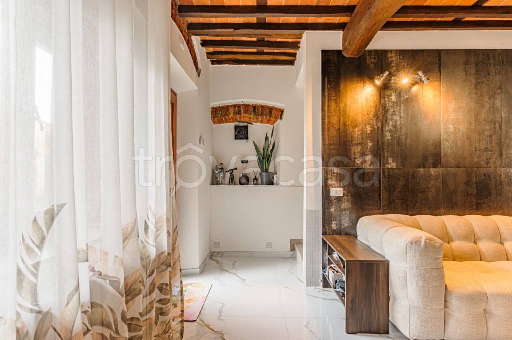 casa indipendente in vendita a Pescia